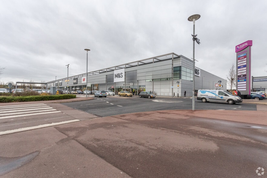 1-8 Stadium Way W, Milton Keynes to rent - Building Photo - Image 2 of 10