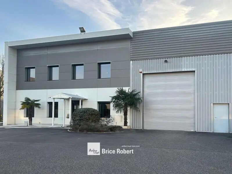 290 Rue Ferdinand Perrier, Saint-Priest to rent Building Photo- Image 1 of 5