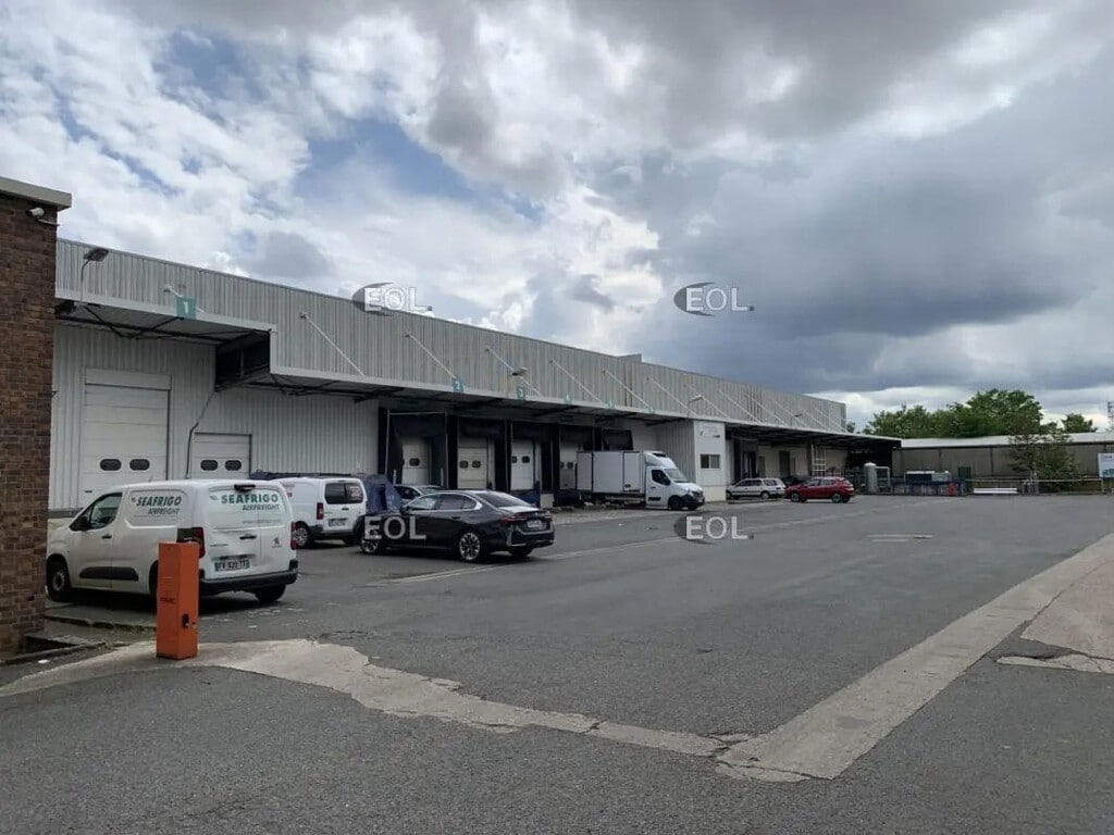 Location Entrepôt 7 005 m² - Photo 1