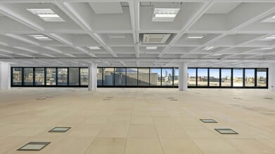 91 Brick Ln, London to rent Interior Photo- Image 2 of 4