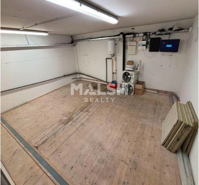 Light Industrial in Villefontaine to rent - Interior Photo - Image 3 of 6