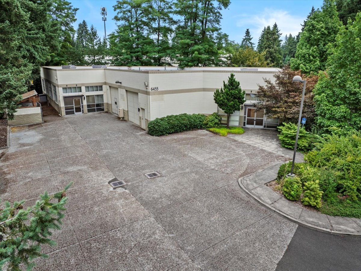 6455 Lakeview Blvd, Lake Oswego, OR to rent Building Photo- Image 1 of 44