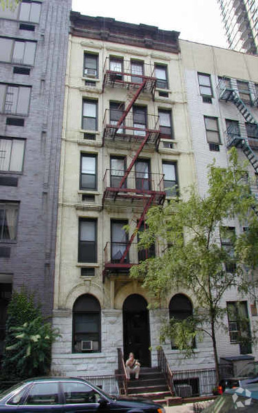 418 E 81st St, New York, NY for rent - Building Photo - Image 1 of 2