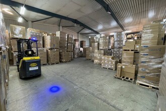 Kennetside, Newbury to rent Interior Photo- Image 1 of 5