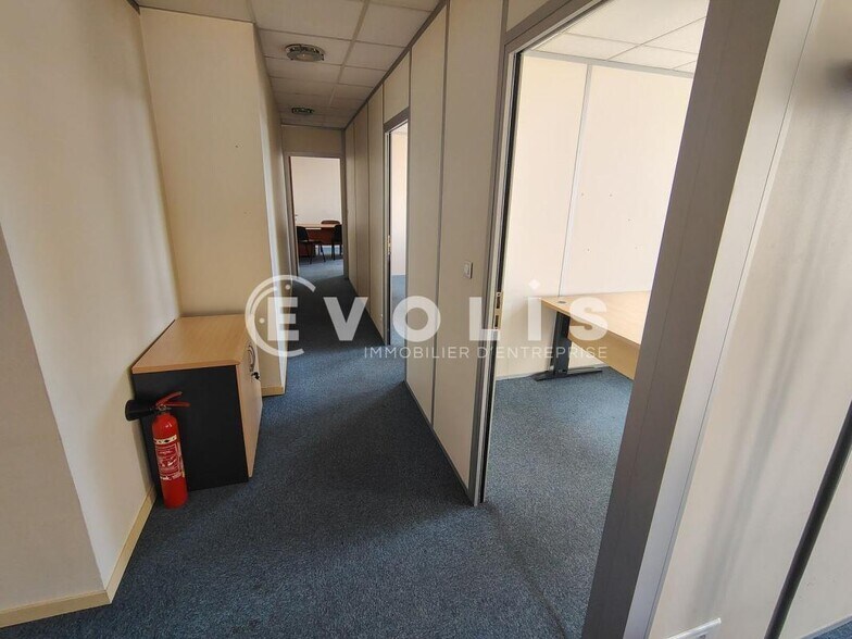 Office in Bondy to rent - Interior Photo - Image 2 of 8