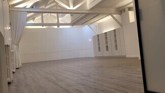 More details for 78 Ter Rue Laugier, Paris - Retail to Rent