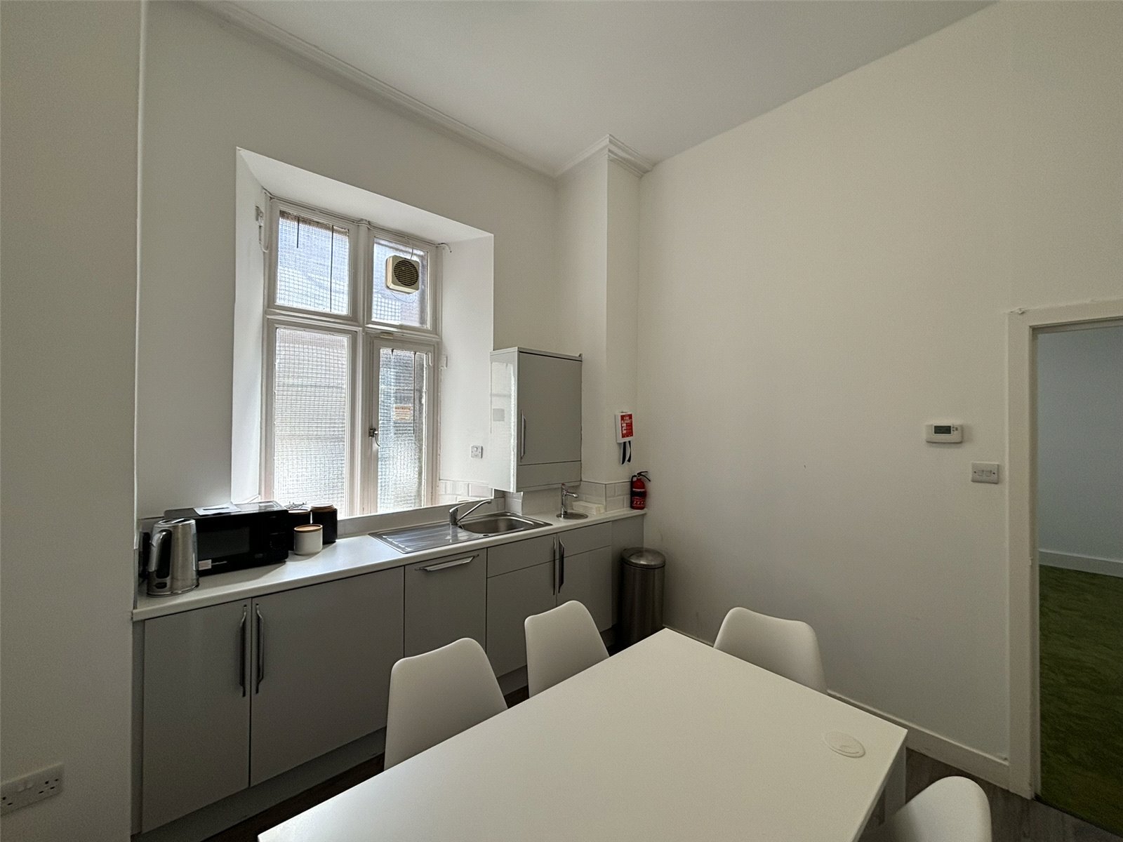 63-65 Shandwick Pl, Edinburgh to rent Interior Photo- Image 1 of 3