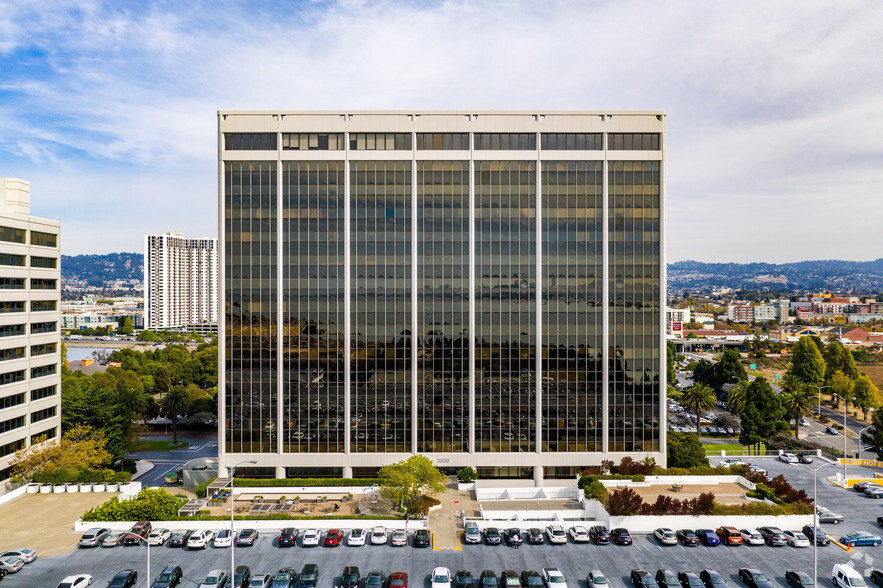 2000 Powell St, Emeryville, CA for rent - Building Photo - Image 1 of 18