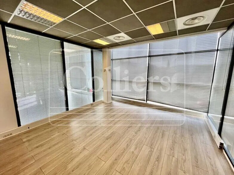 Office in Marseille to rent - Interior Photo - Image 3 of 8