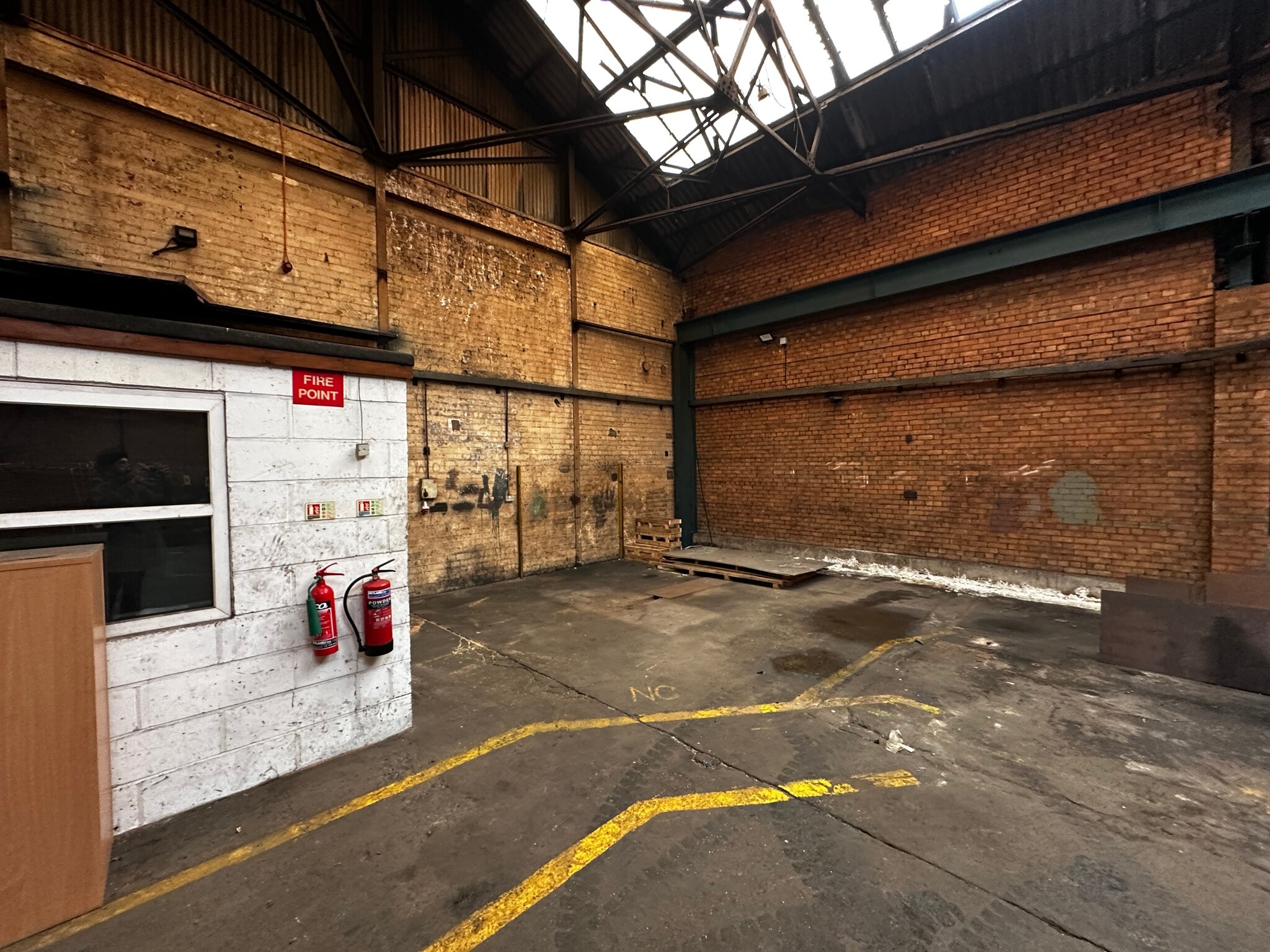 Dudley Central-Trading Est Shaw Rd, Dudley to rent Interior Photo- Image 1 of 4