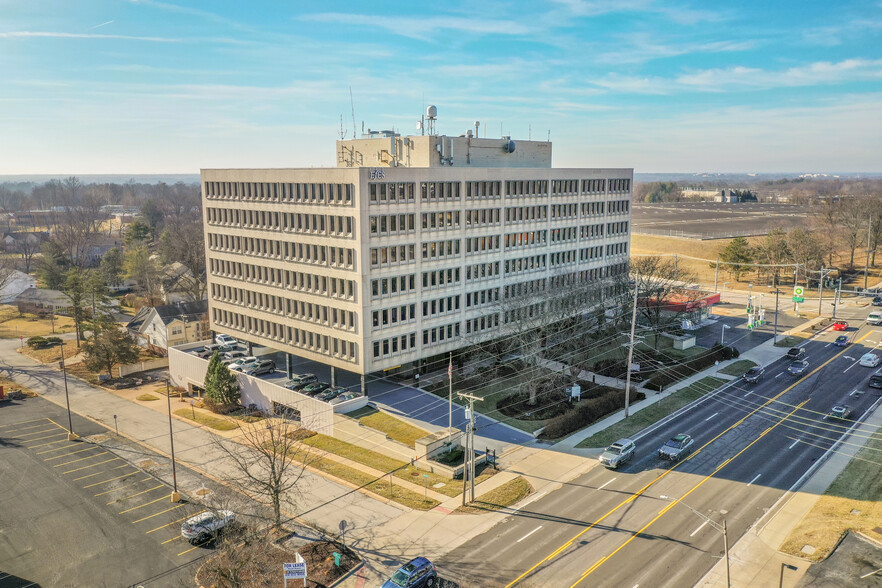 9666 Olive Blvd, Olivette, MO for rent - Building Photo - Image 1 of 38