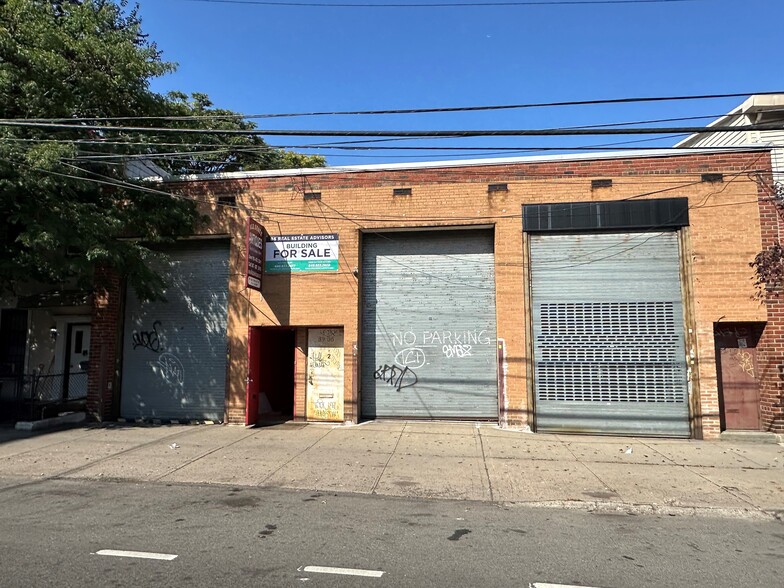 3906 Crescent St, Long Island City, NY for sale - Building Photo - Image 1 of 8