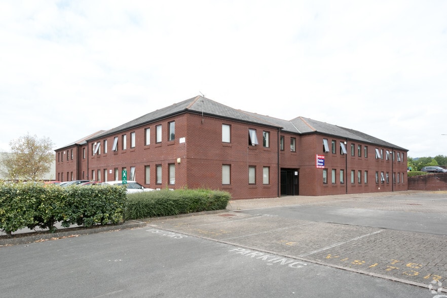 Lambourne Cres, Cardiff for sale - Primary Photo - Image 1 of 1