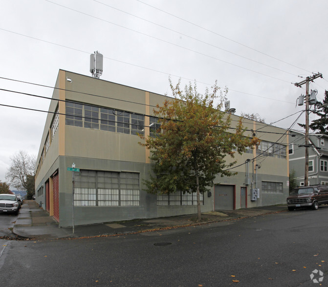 1875 SE Belmont St, Portland, OR for rent - Building Photo - Image 2 of 6