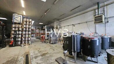 Light Industrial in Vitrolles to rent Interior Photo- Image 2 of 8