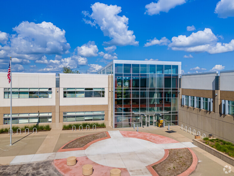 16025 W 113th St, Lenexa, KS for rent - Building Photo - Image 3 of 56