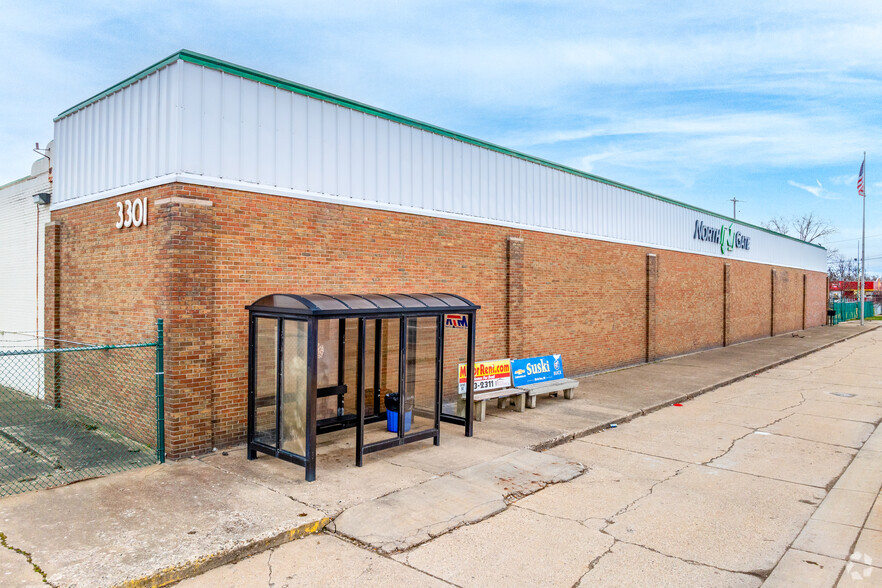 3301 S Dort Hwy, Flint, MI for rent - Building Photo - Image 3 of 7