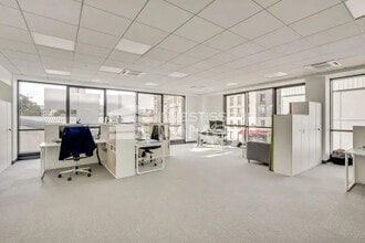 Light Industrial in Ivry-sur-Seine to rent Building Photo- Image 2 of 3
