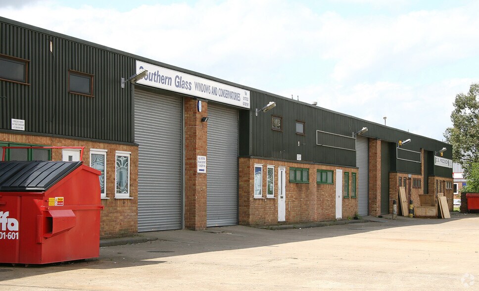 1-7 Fletchers Sq, Southend On Sea for sale - Primary Photo - Image 1 of 1