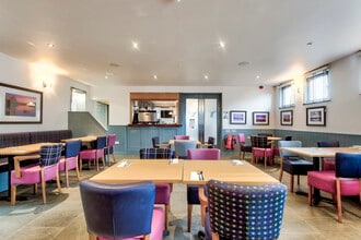 102 Main St, Glasgow to rent Interior Photo- Image 2 of 11