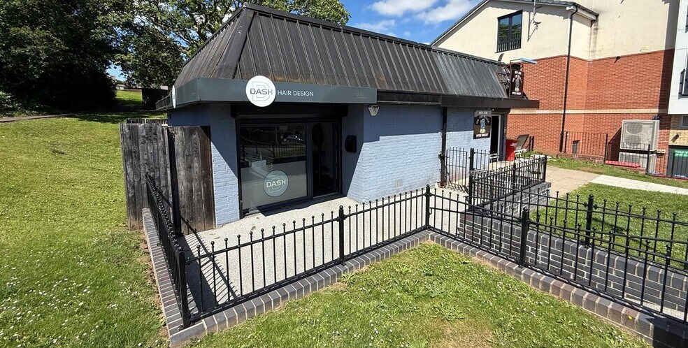 2 Rhodfa Fadog, Swansea for sale - Primary Photo - Image 1 of 4