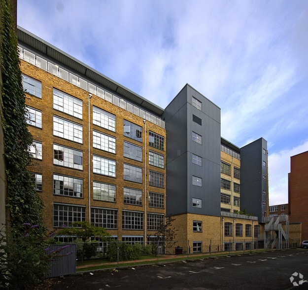 7 Shepherdess Pl, London to rent - Building Photo - Image 2 of 5