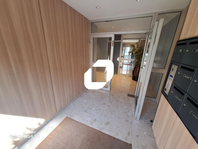 14-22 Rue Hoche, Issy-les-Moulineaux for sale - Building Photo - Image 3 of 12