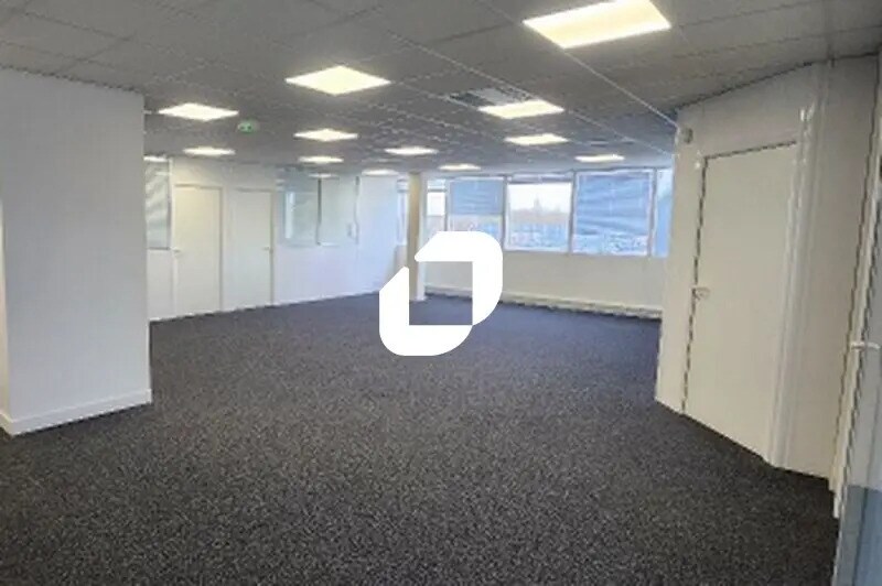 Office in Vélizy-Villacoublay to rent Building Photo- Image 1 of 11