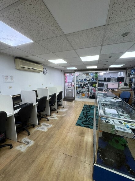 233 London Rd, Croydon to rent - Building Photo - Image 3 of 8