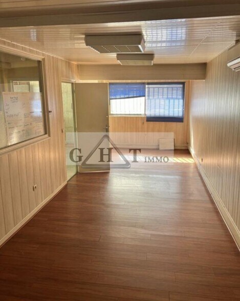 Retail in Épinay-sur-Seine to rent - Interior Photo - Image 3 of 4