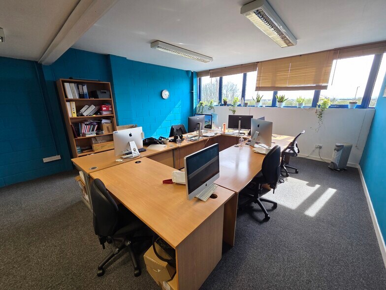 Cartside Ave, Inchinnan to rent - Building Photo - Image 3 of 5