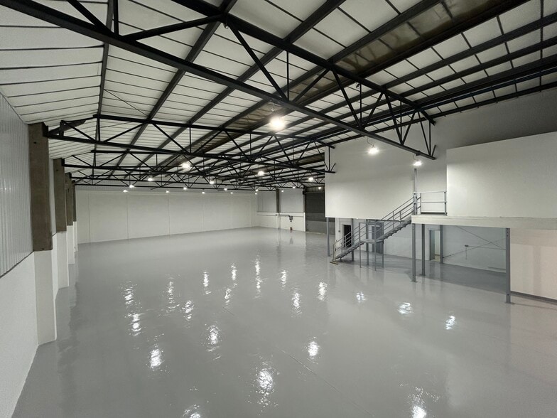 Slade Green Rd, Erith to rent - Building Photo - Image 3 of 9