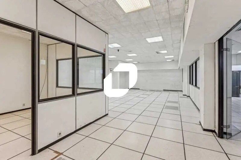 Light Industrial in Levallois-Perret to rent - Interior Photo - Image 2 of 14