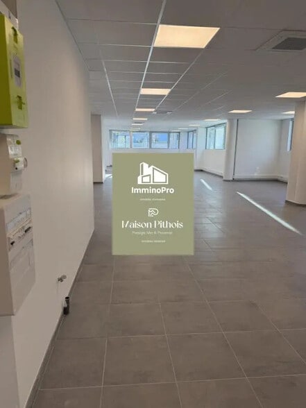 Office in Marseille to rent - Interior Photo - Image 3 of 6