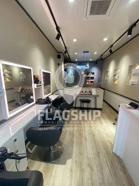 Retail in Paris to rent Interior Photo- Image 1 of 6