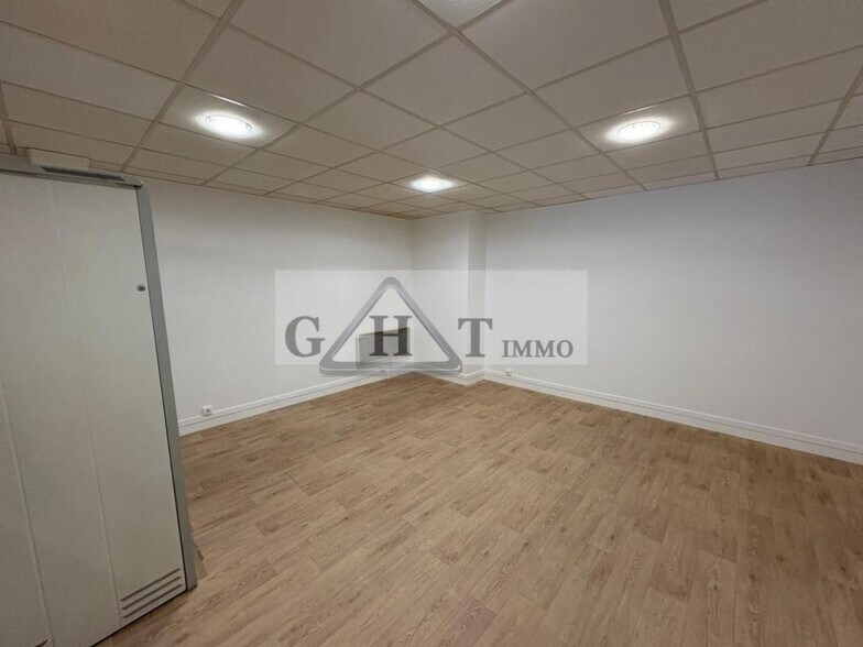 Office in Saint-Mandé for sale - Interior Photo - Image 2 of 2