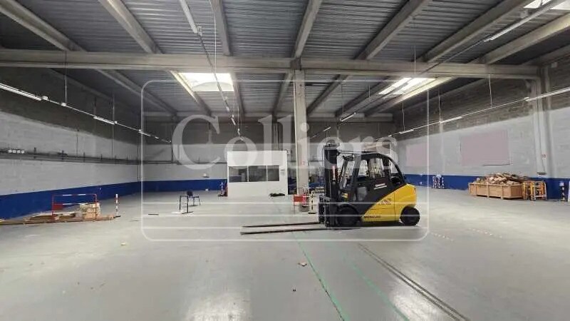 Light Industrial in Vitrolles to rent - Interior Photo - Image 1 of 6