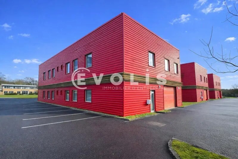Light Industrial in Champs-sur-Marne to rent - Building Photo - Image 1 of 6