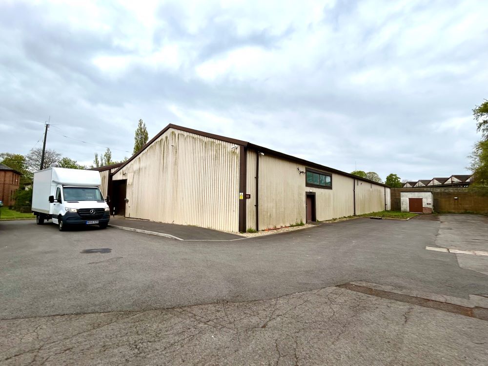 Camp Rd, Upper Heyford to rent Building Photo- Image 1 of 15