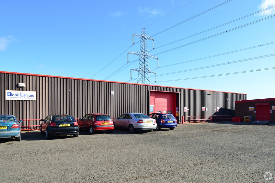 121-127 Deerdykes Vw, Cumbernauld to rent - Building Photo - Image 2 of 2
