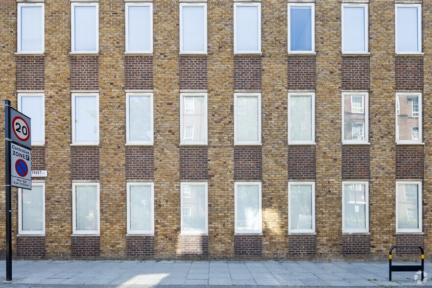 142-146 Long Ln, London to rent - Building Photo - Image 1 of 2