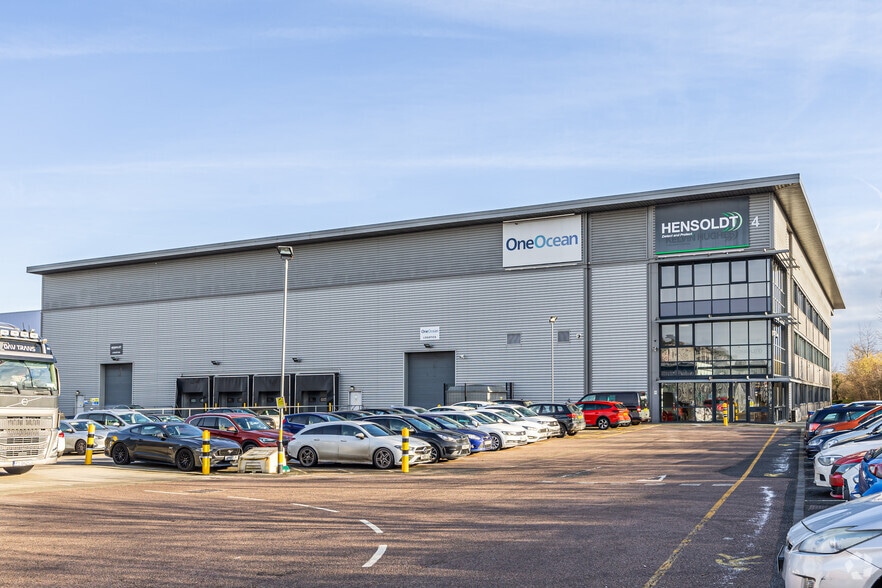 6 Mollison Ave, Waltham Cross to rent - Building Photo - Image 1 of 11