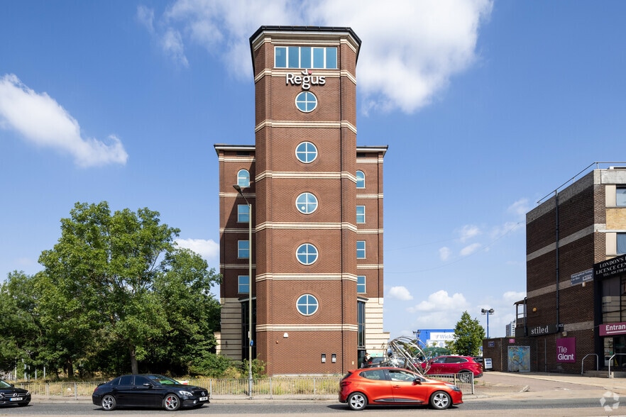 London Rd, Barking to rent - Building Photo - Image 3 of 4