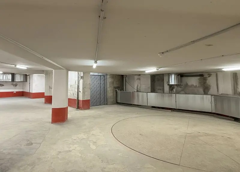 Industrial in Paris to rent - Building Photo - Image 2 of 6