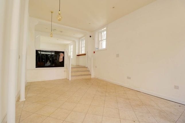 38 Church St, Hereford to rent Interior Photo- Image 1 of 11