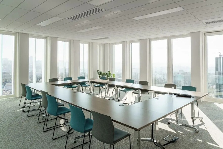 40 Avenue Aristide Briand, Bagneux to rent - Building Photo - Image 3 of 8