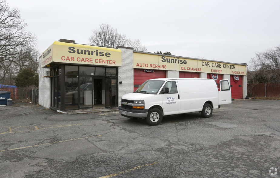 19 W Sunrise Hwy, Lindenhurst, NY for sale - Primary Photo - Image 1 of 1