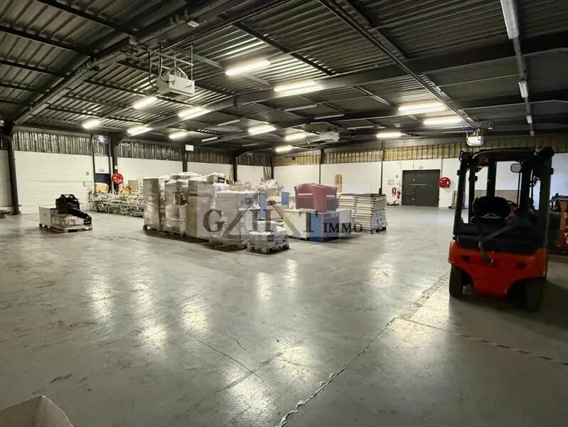 Industrial in Les Ulis to rent Interior Photo- Image 1 of 3