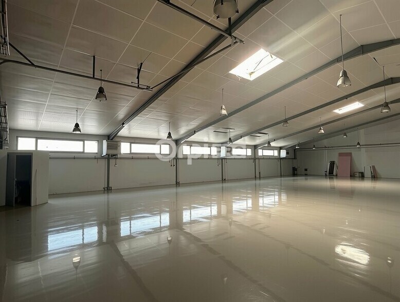 Light Industrial in Avignon for sale - Interior Photo - Image 3 of 7