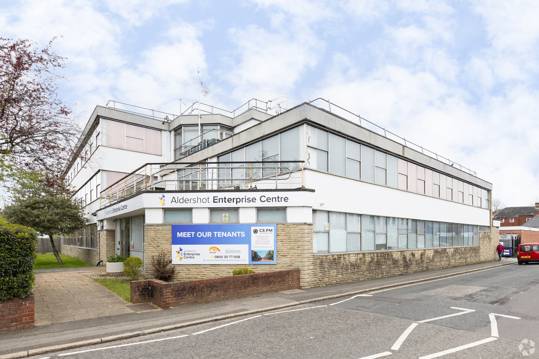 14-43 Victoria Rd, Aldershot to rent Primary Photo- Image 1 of 3